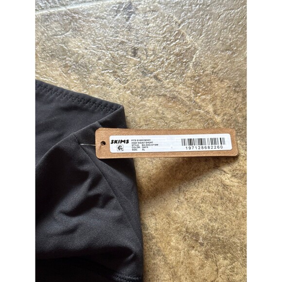 Skims Fits Everybody High Waisted Short Onyx Size XL - Picture 10 of 10